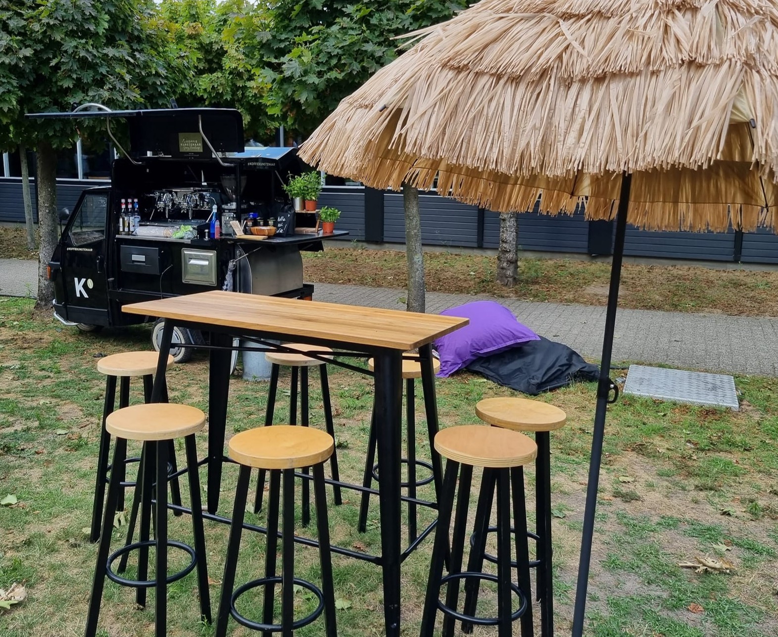 Barkruk vast model met houten zitting