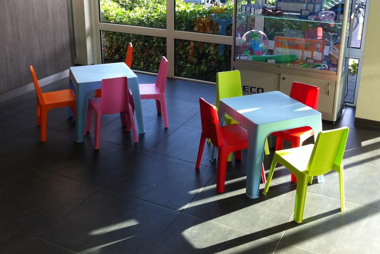 Kindertafel Julliet (diverse kleuren) Kindertafel Julliet (diverse kleuren)